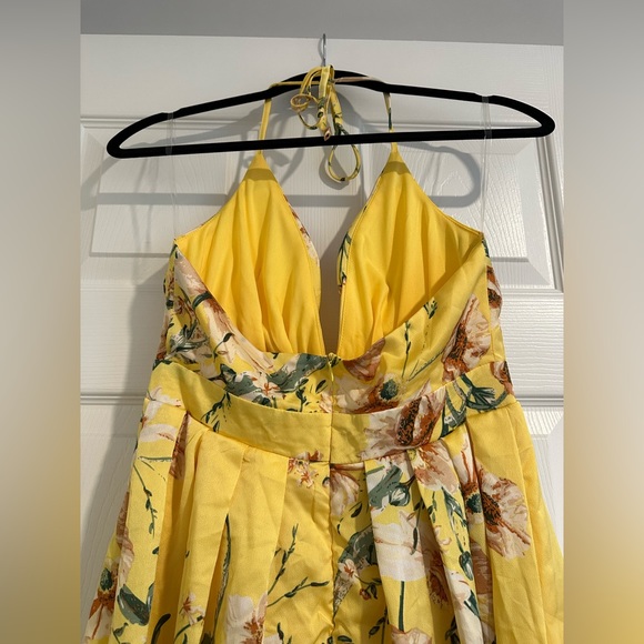 Yellow Floral Halter Dress 💐 - Picture 4 of 8